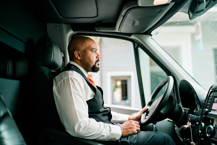 Seattle Arrival Chauffeur Driven Airport Transport - Photo 1 of 19